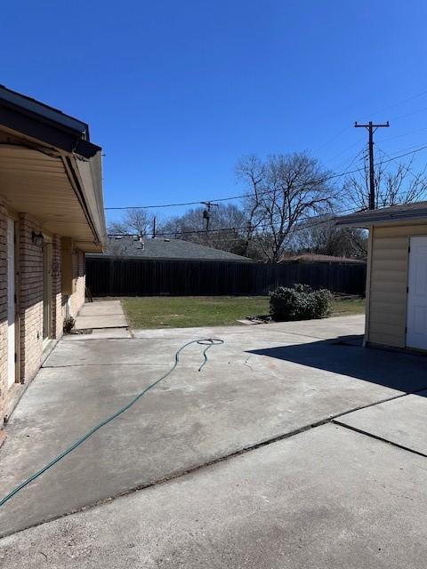 4633 Wilma Dr, Corpus Christi, TX 78412 - view of patio / terrace