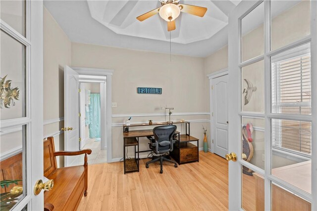 bedroom with ceiling fan and carpet flooring