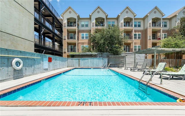 view of swimming pool