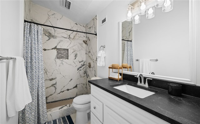 bathroom featuring a shower with curtain, vanity, and toilet