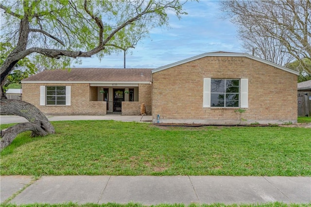 ranch-style house with a front yard