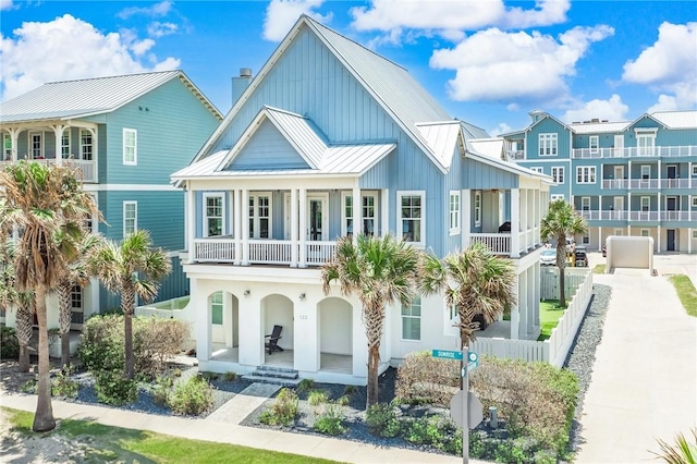 view of front of home featuring a balcony