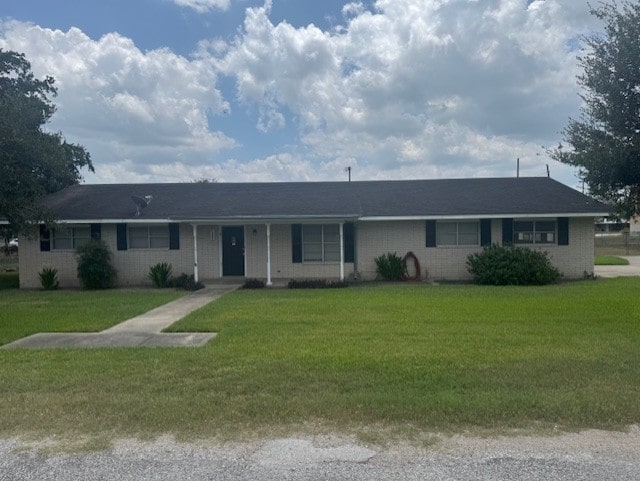 1005 Bowie St, George West, TX 78022 - photo 1