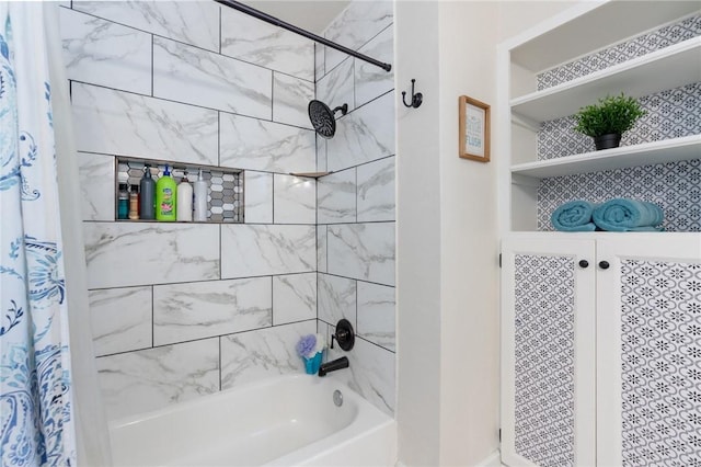 1010 Weber Pkwy, Corpus Christi, TX 78411 - bathroom featuring shower / bathtub combination with curtain