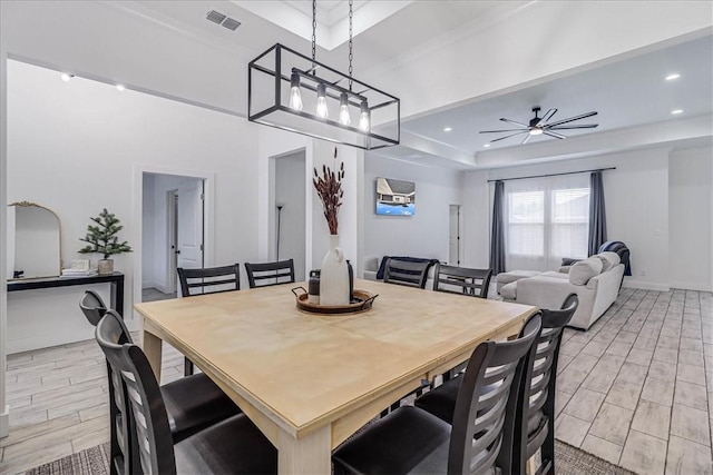 dining room with ceiling fan