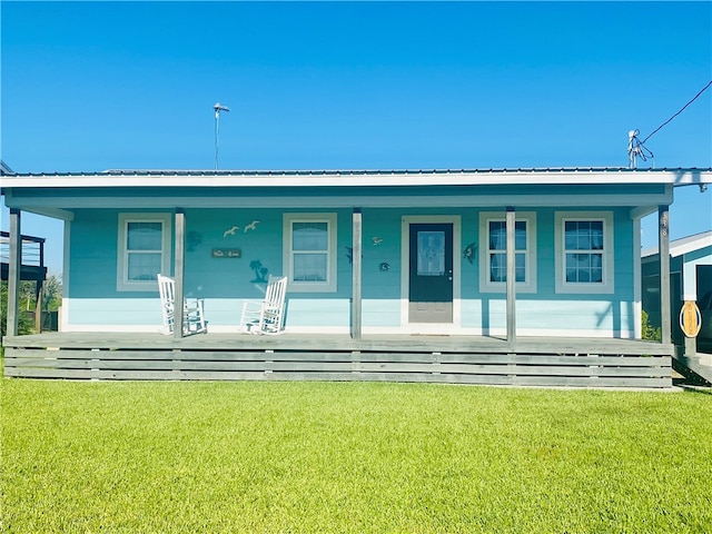 view of front of home with covered porch and a front yard