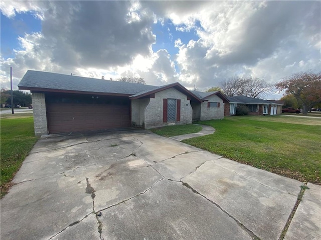 single story home featuring a garage and a front yard