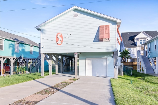 view of front of property featuring a carport, a front yard, and a garage