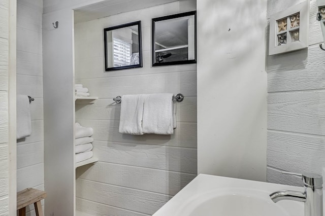 bathroom featuring sink