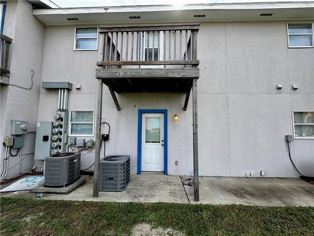 13958 Fortuna Bay Dr Unit C, Corpus Christi, TX 78418 - view of exterior entry with a balcony and stucco siding