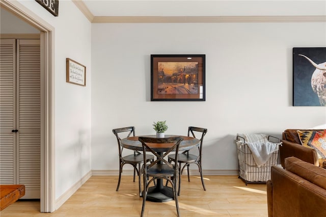 1044 Edinburgh Dr Unit 1044, Kerrville, TX 78028 - dining area with light wood-type flooring, baseboards, and crown molding