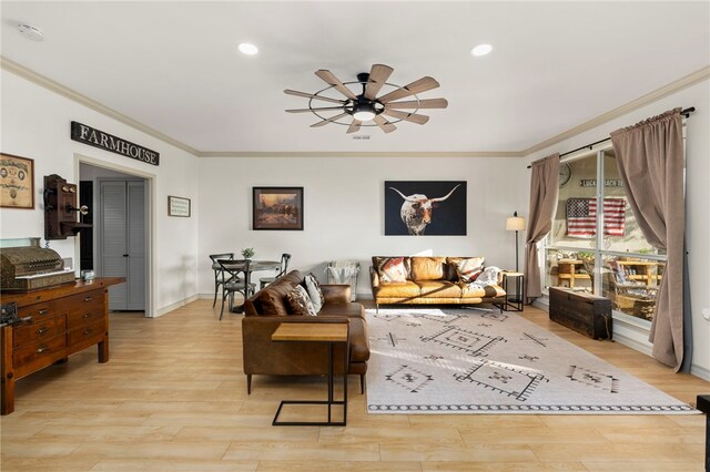 1044 Edinburgh Dr Unit 1044, Kerrville, TX 78028 - living area with baseboards, light wood-style flooring, recessed lighting, ornamental molding, and ceiling fan