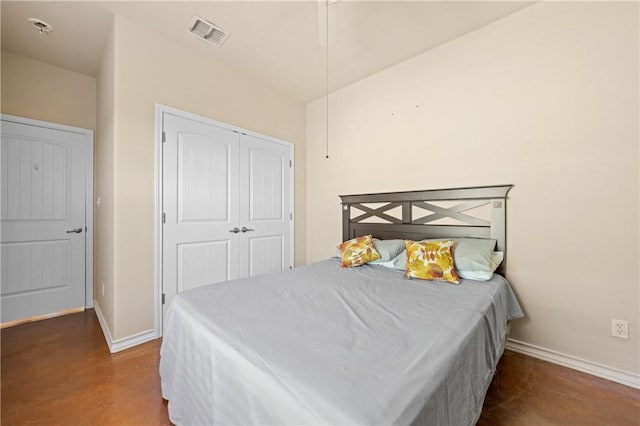 bedroom featuring a closet, visible vents, and baseboards