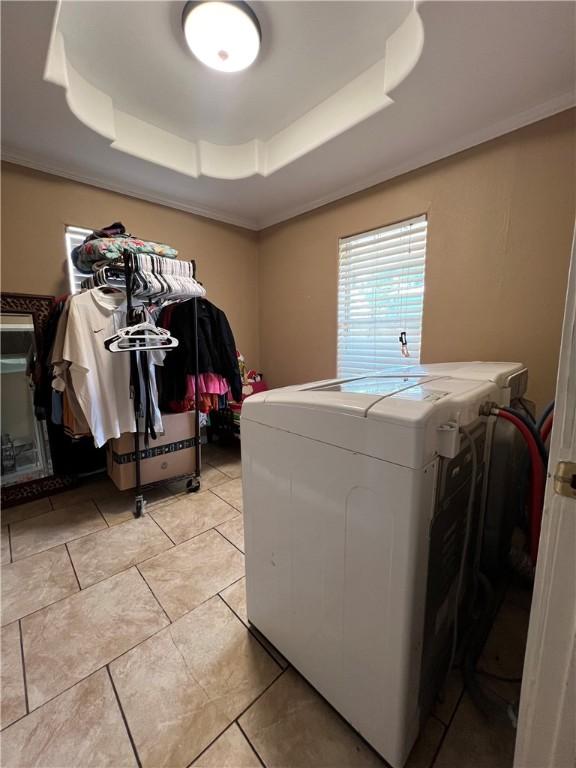 laundry room featuring washing machine and dryer and light tile patterned floors