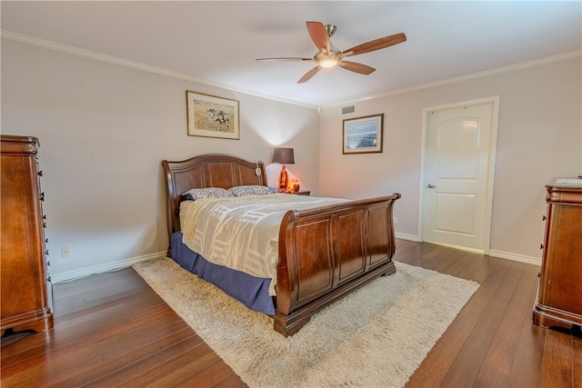 bedroom featuring ceiling fan, dark hardwood / wood-style floors, and crown molding