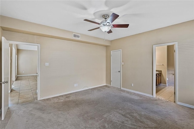 carpeted empty room featuring ceiling fan