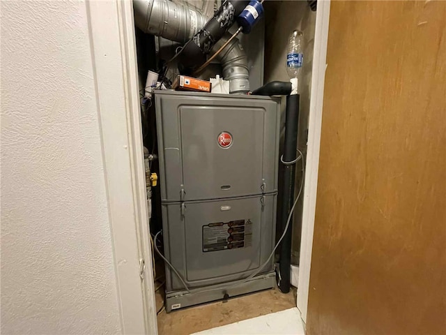 1318 Meadowlane Dr, Corpus Christi, TX 78412 - utility room featuring heating unit