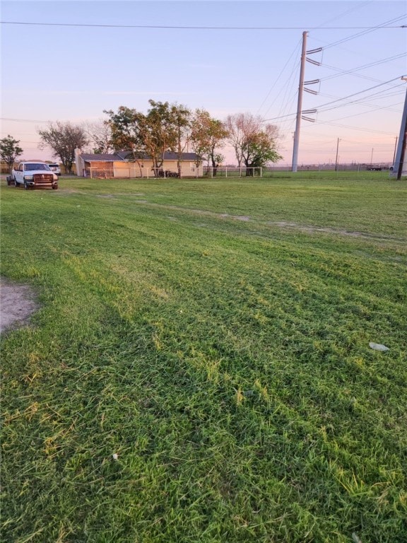 view of yard at dusk