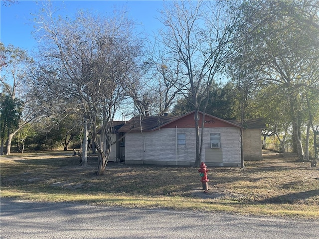104 E Refugio St, Skidmore, TX 78389 - view of home's exterior