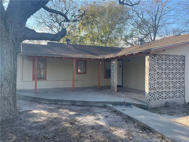 104 E Refugio St, Skidmore, TX 78389 - back of property featuring a porch and a shingled roof