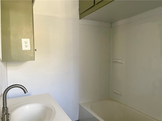 104 E Refugio St, Skidmore, TX 78389 - bathroom with vanity and washtub / shower combination