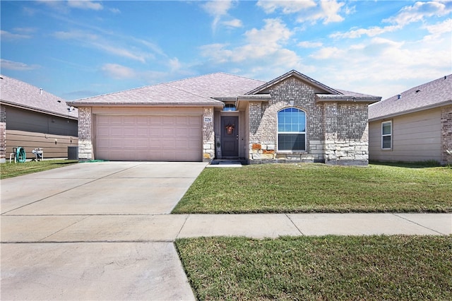 view of front of property featuring a garage and a front yard