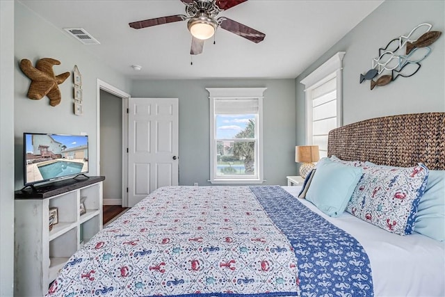 bedroom with ceiling fan