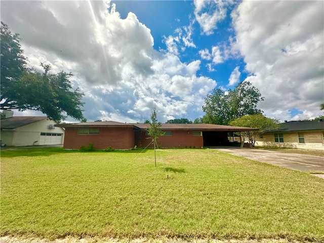 view of front of property with a front lawn and a carport