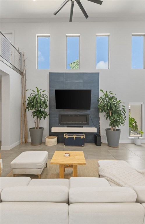 15130 Reales Dr, Corpus Christi, TX 78418 - living area with a ceiling fan and a towering ceiling