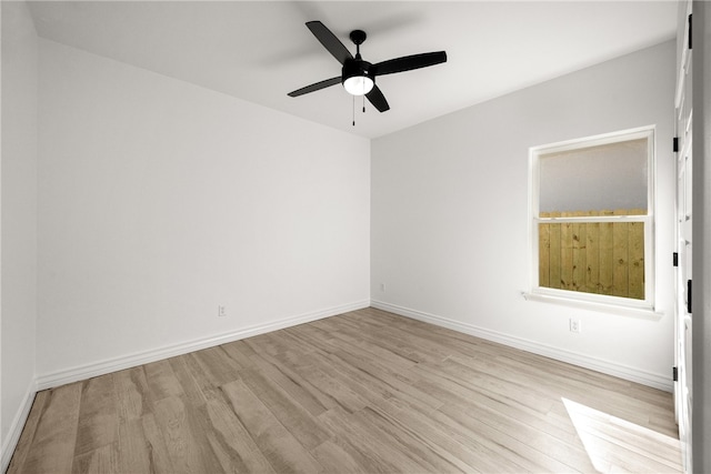 unfurnished room featuring light wood-type flooring and ceiling fan