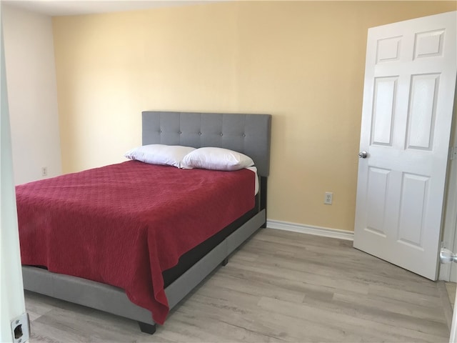 spare room featuring dark hardwood / wood-style flooring