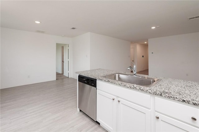 13245 Wrangler St, Robstown, TX 78380 - kitchen featuring light wood-style flooring, a sink, recessed lighting, and stainless steel dishwasher