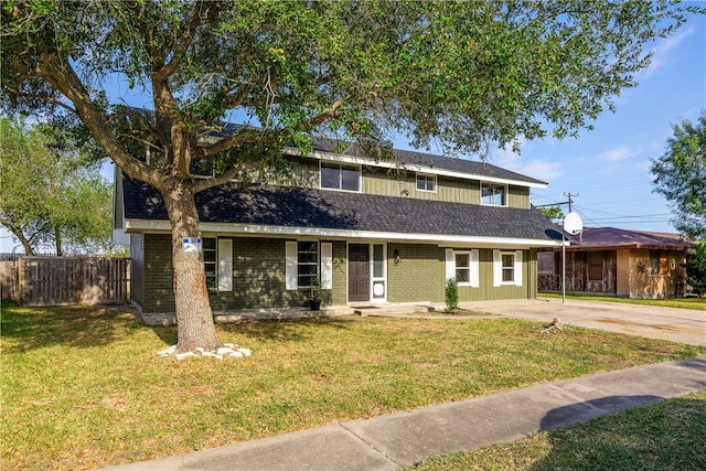 view of front of house featuring a front lawn