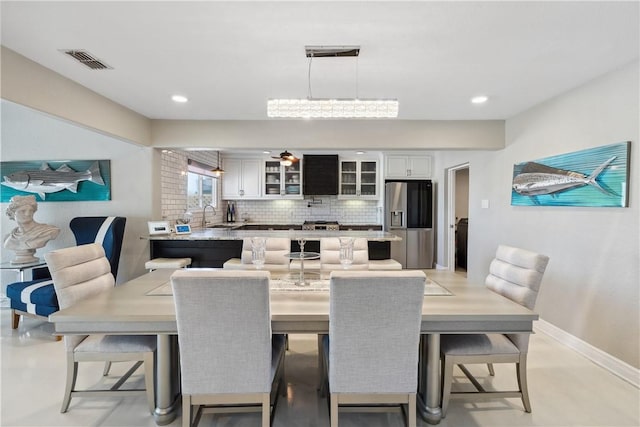 dining area featuring visible vents, baseboards, recessed lighting, and ceiling fan