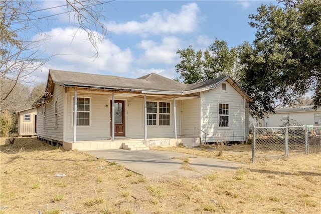 view of front of property featuring a porch