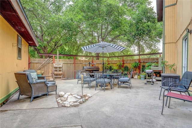 view of patio / terrace with outdoor dining area and a fenced backyard