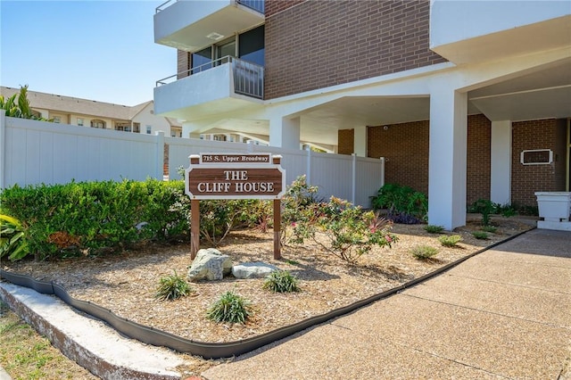 715 S Upper Broadway St Unit 404, Corpus Christi, TX 78401 - view of community sign