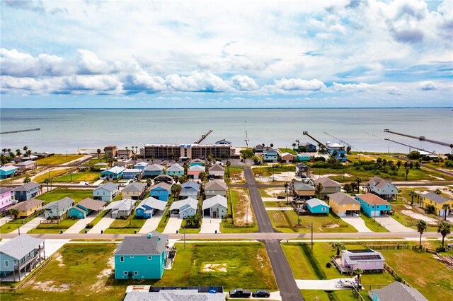 810 E James St, Rockport, TX 78382