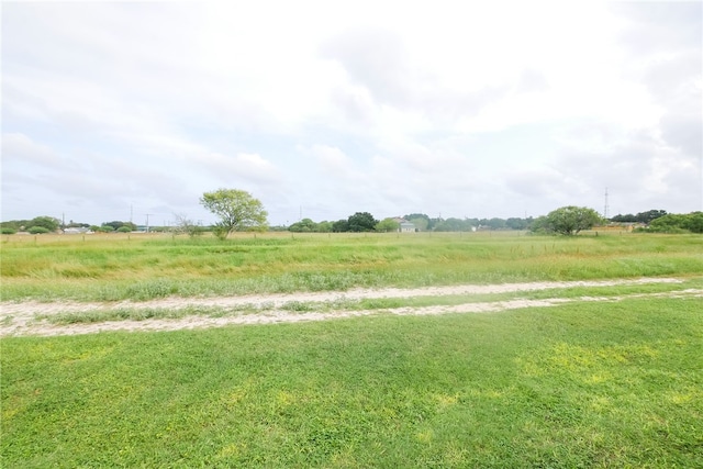 view of yard featuring a rural view