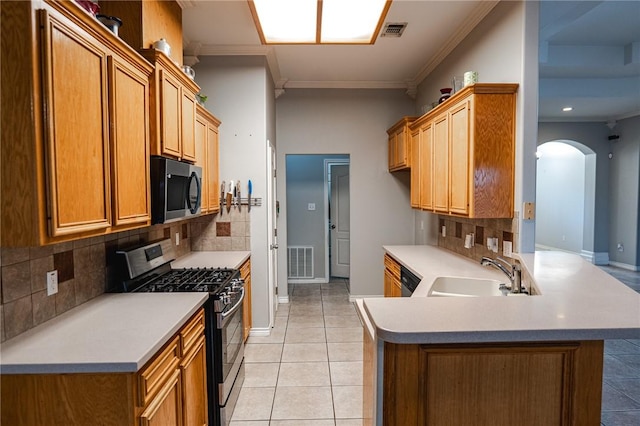 kitchen featuring appliances with stainless steel finishes, light countertops, visible vents, and a sink