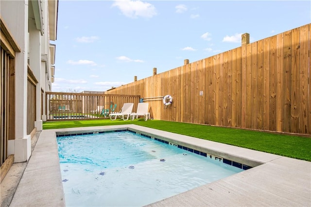 view of swimming pool with a yard