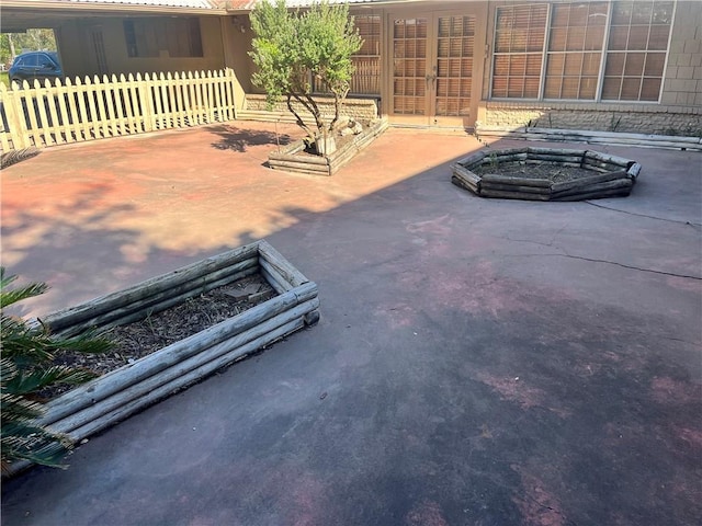 view of patio featuring a fire pit