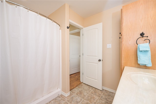 bathroom with a shower with curtain and sink