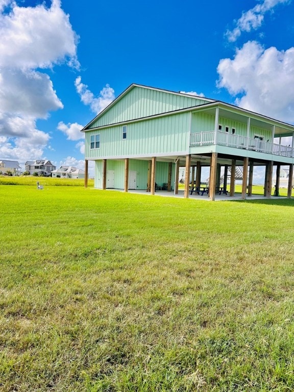 exterior space featuring a lawn