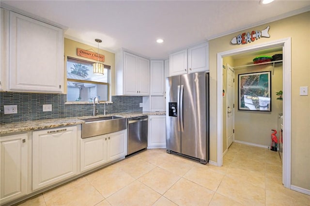 913 Pompano Dr, Aransas Pass, TX 78336 - kitchen with stainless steel appliances, a sink, tasteful backsplash, baseboards, and white cabinetry