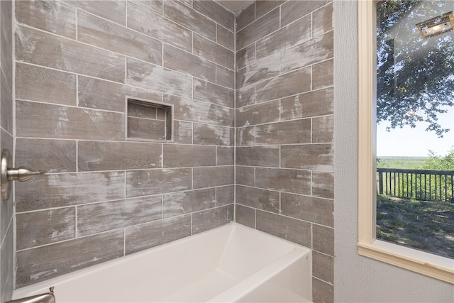 bathroom featuring tiled shower / bath combo