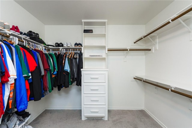 walk in closet featuring carpet