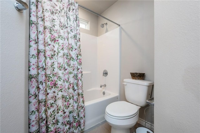 bathroom featuring toilet and shower / bath combo with shower curtain