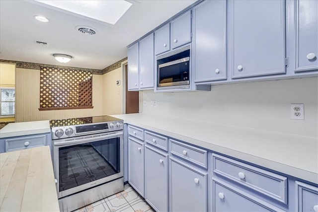 kitchen with stainless steel appliances and kitchen peninsula