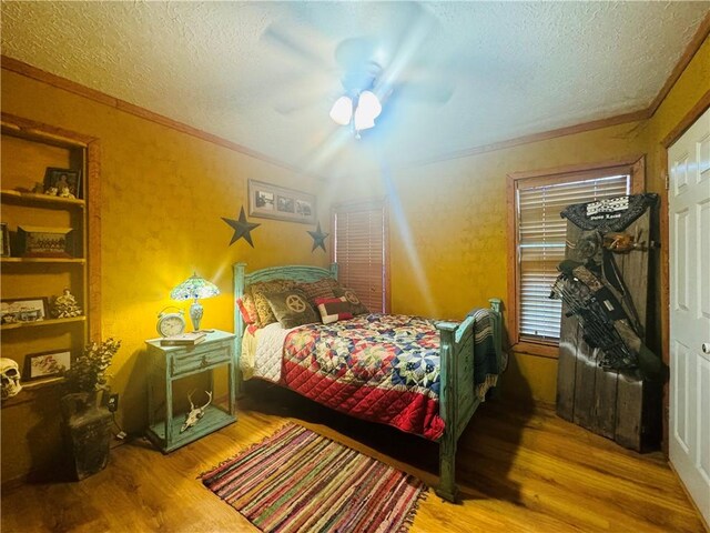 11521 Up River Rd, Corpus Christi, TX 78410 - bedroom featuring wood finished floors, a textured ceiling, crown molding, and a ceiling fan